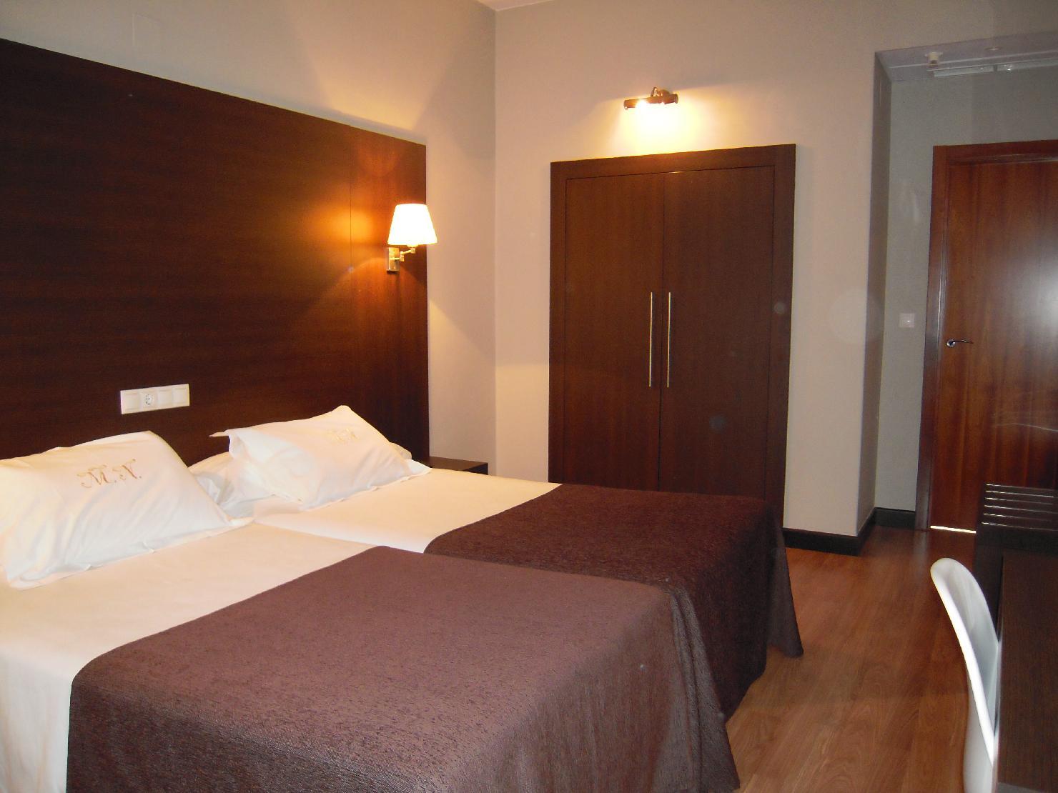 Hotel Mendez Nunez Lugo Ngoại thất bức ảnh